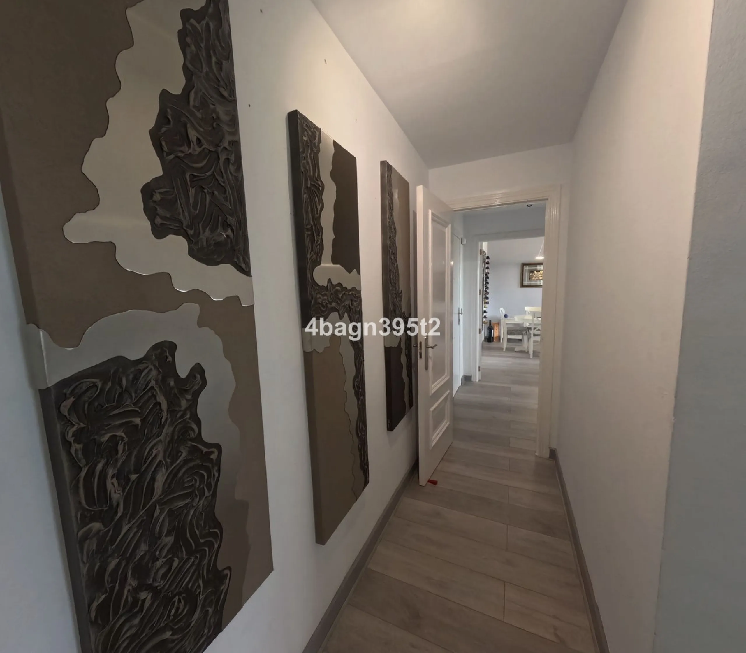 Located in the highly sought-after Phase 1 of Jardin Botánico in La Cala de Mijas, this beautifully refurbished 2-bedroom apartment offers contemporary living in a prime coastal setting.