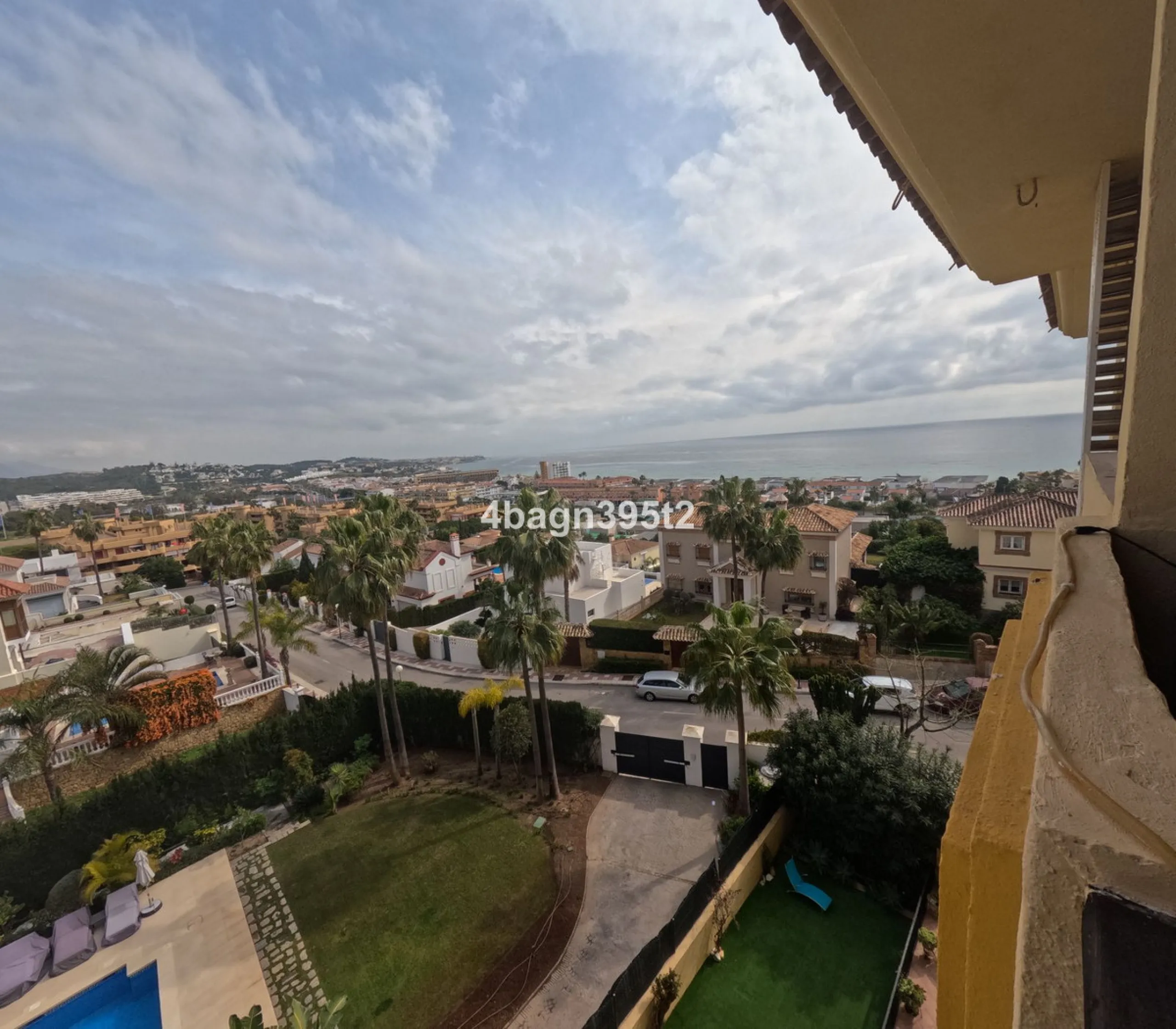 Located in the highly sought-after Phase 1 of Jardin Botánico in La Cala de Mijas, this beautifully refurbished 2-bedroom apartment offers contemporary living in a prime coastal setting.