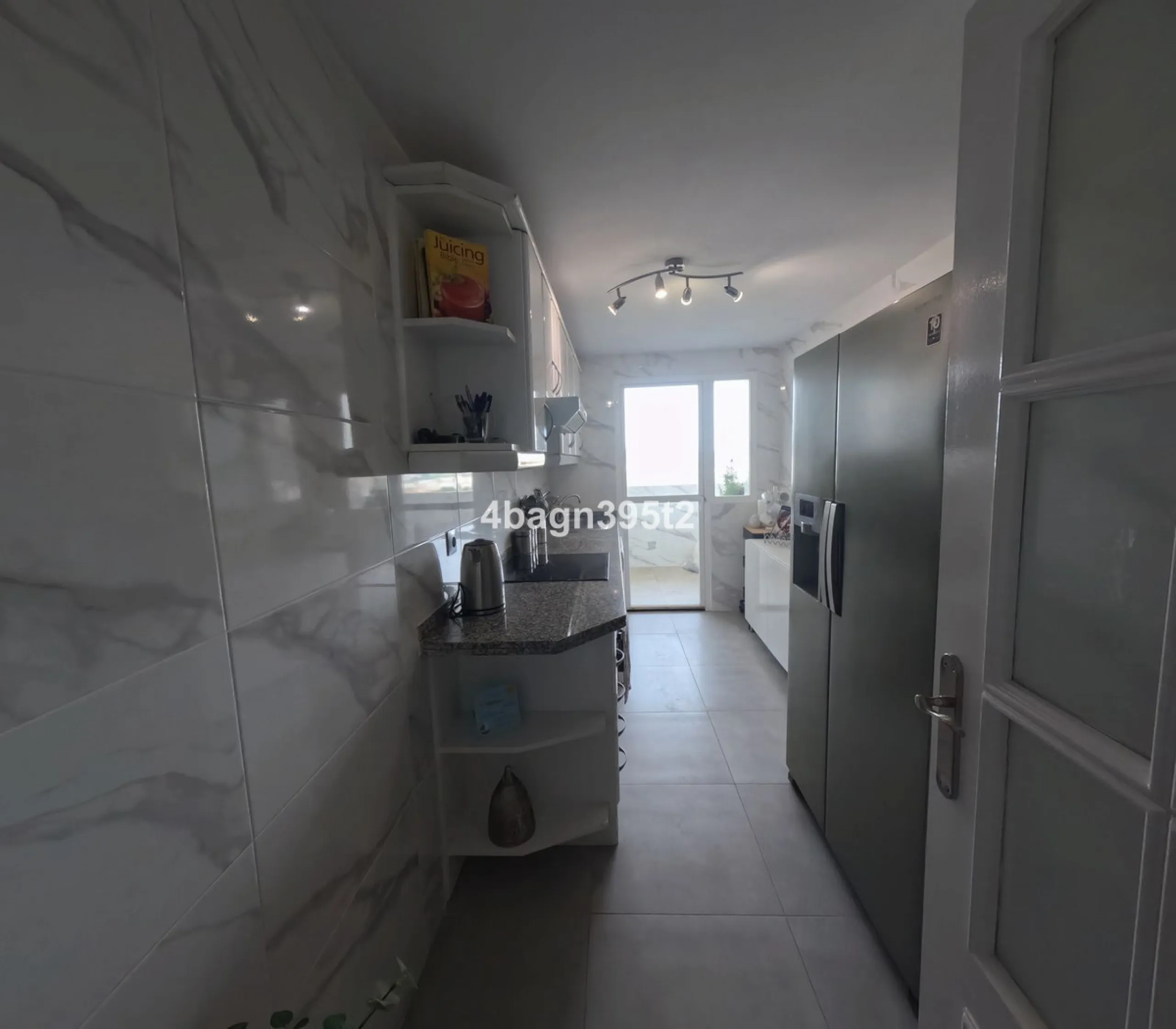 Located in the highly sought-after Phase 1 of Jardin Botánico in La Cala de Mijas, this beautifully refurbished 2-bedroom apartment offers contemporary living in a prime coastal setting.