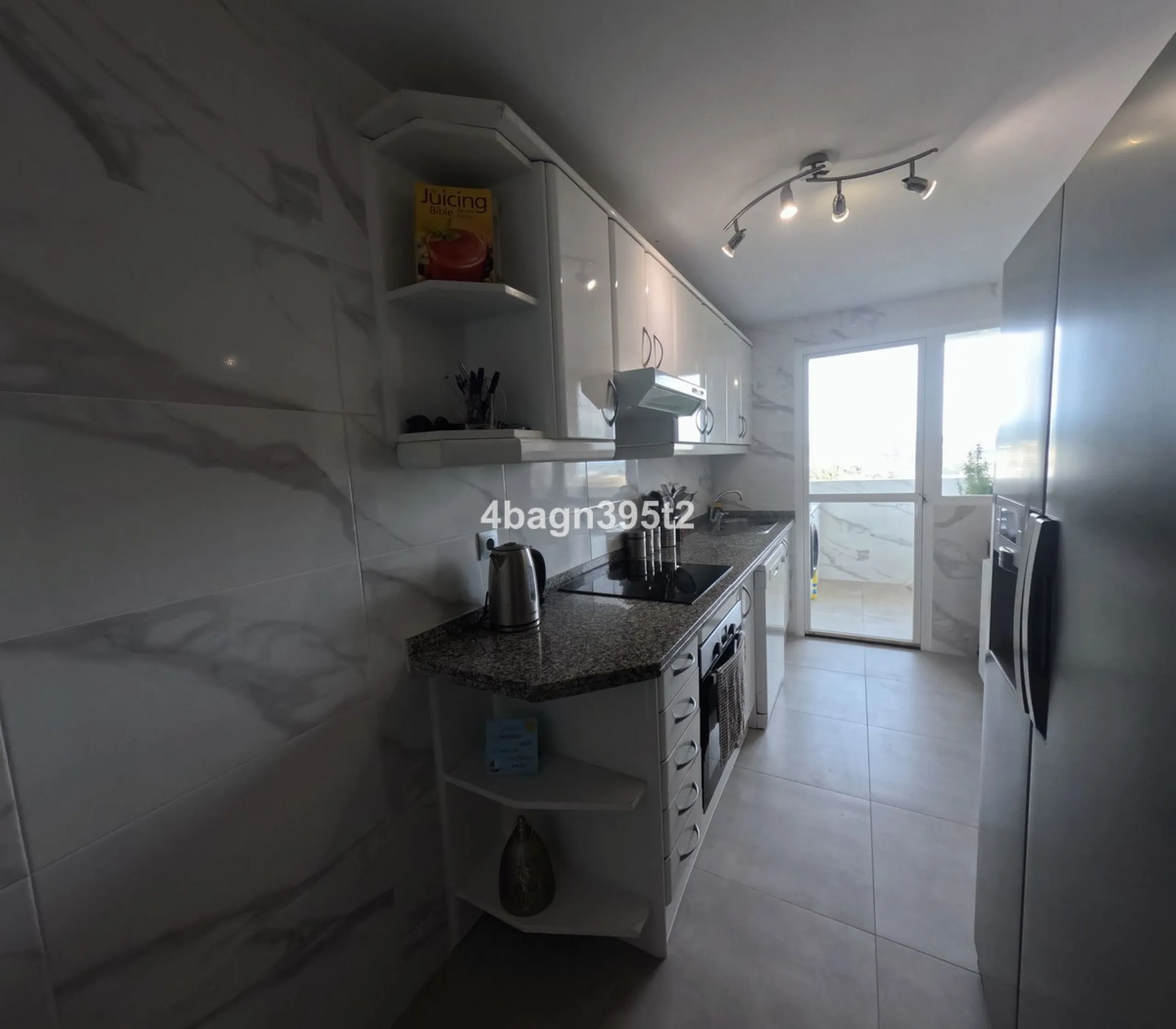 Located in the highly sought-after Phase 1 of Jardin Botánico in La Cala de Mijas, this beautifully refurbished 2-bedroom apartment offers contemporary living in a prime coastal setting.