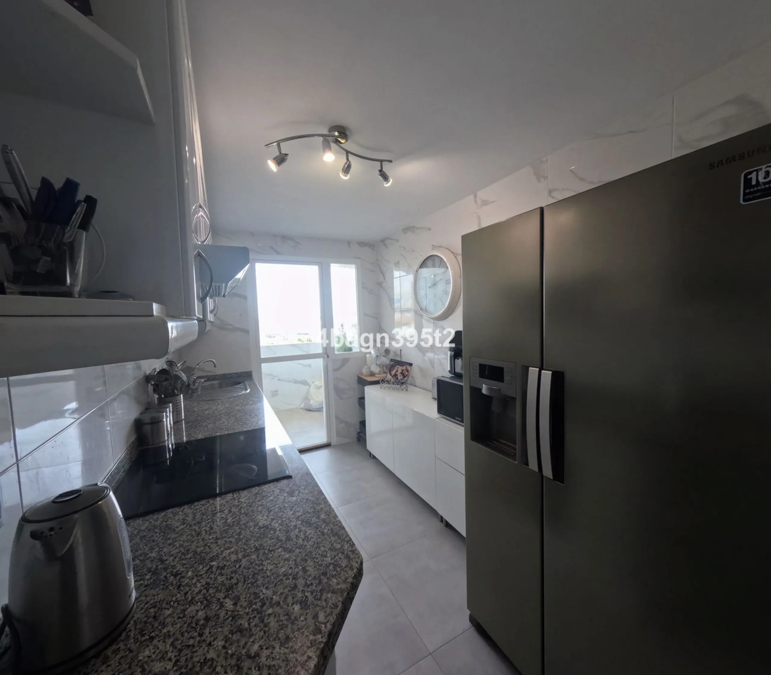 Located in the highly sought-after Phase 1 of Jardin Botánico in La Cala de Mijas, this beautifully refurbished 2-bedroom apartment offers contemporary living in a prime coastal setting.