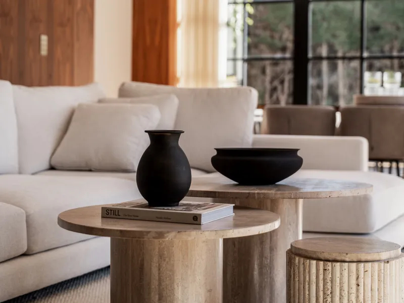 A four-bedroom villa in Nueva Andalucía with open golf and sea views, arranged over multiple levels with a garden-level pool, integrated outdoor kitchen, generous terraces and a private garage.