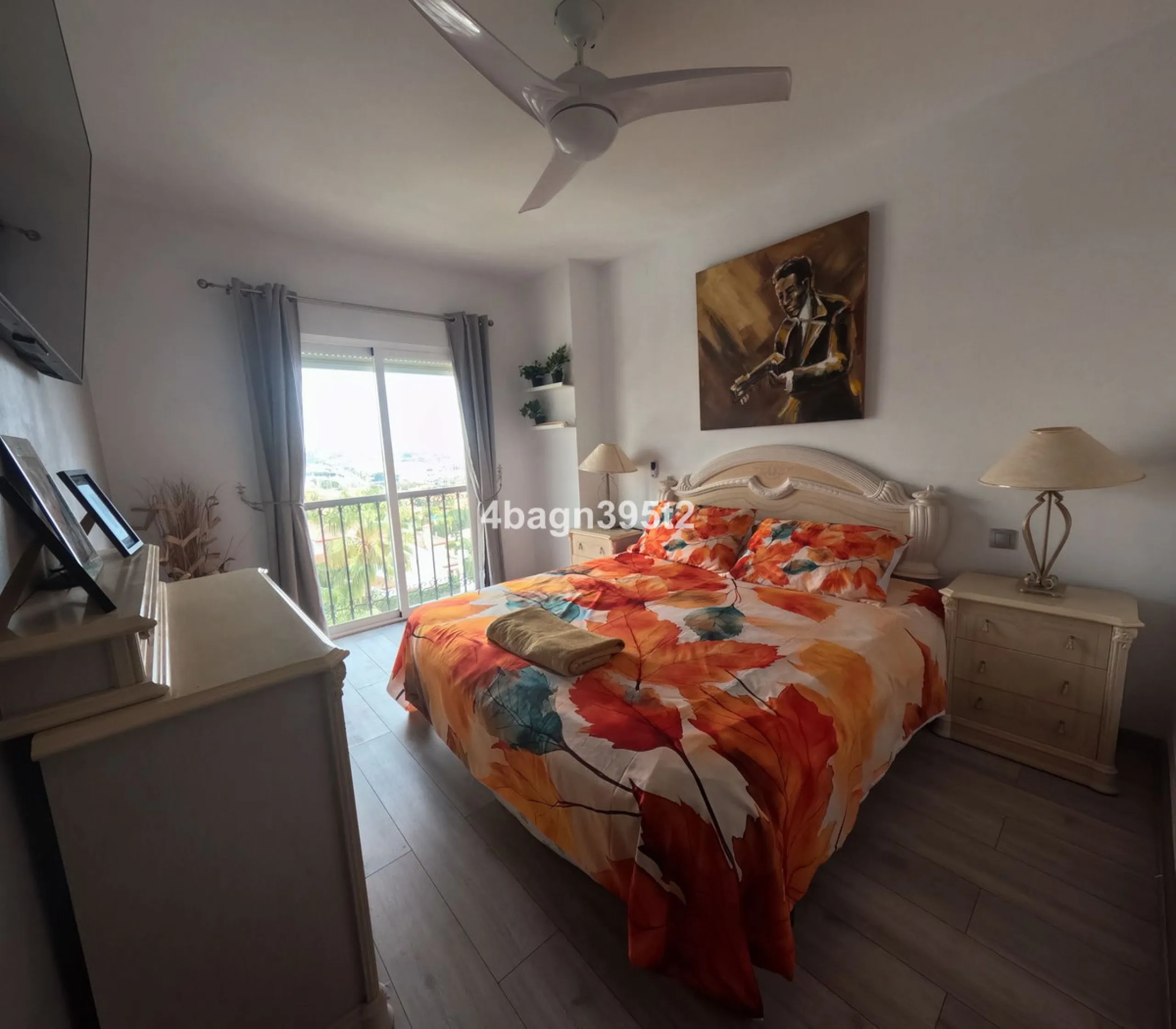 Located in the highly sought-after Phase 1 of Jardin Botánico in La Cala de Mijas, this beautifully refurbished 2-bedroom apartment offers contemporary living in a prime coastal setting.