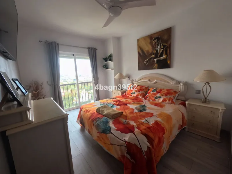 Located in the highly sought-after Phase 1 of Jardin Botánico in La Cala de Mijas, this beautifully refurbished 2-bedroom apartment offers contemporary living in a prime coastal setting.