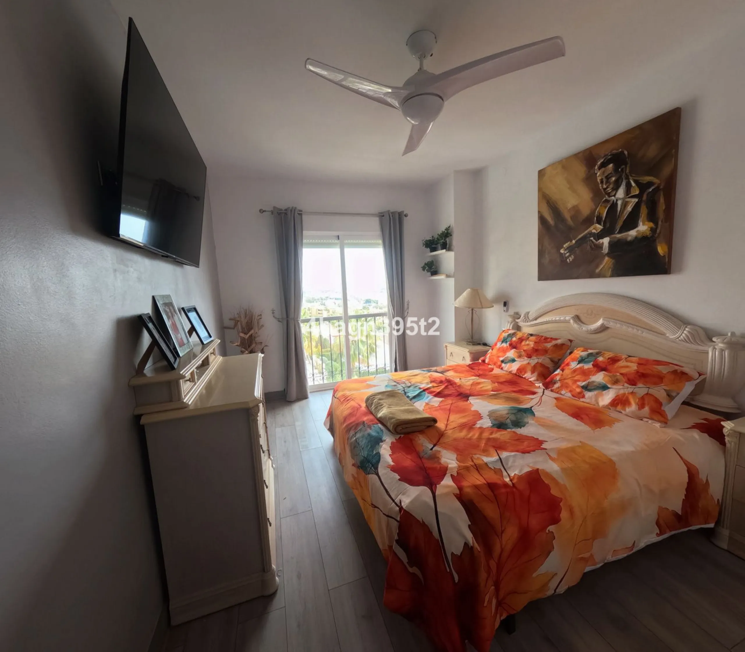 Located in the highly sought-after Phase 1 of Jardin Botánico in La Cala de Mijas, this beautifully refurbished 2-bedroom apartment offers contemporary living in a prime coastal setting.