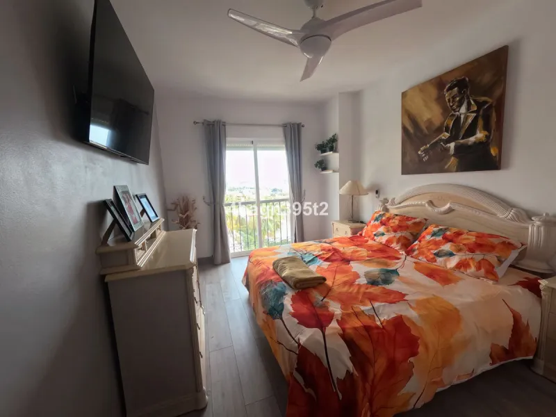 Located in the highly sought-after Phase 1 of Jardin Botánico in La Cala de Mijas, this beautifully refurbished 2-bedroom apartment offers contemporary living in a prime coastal setting.