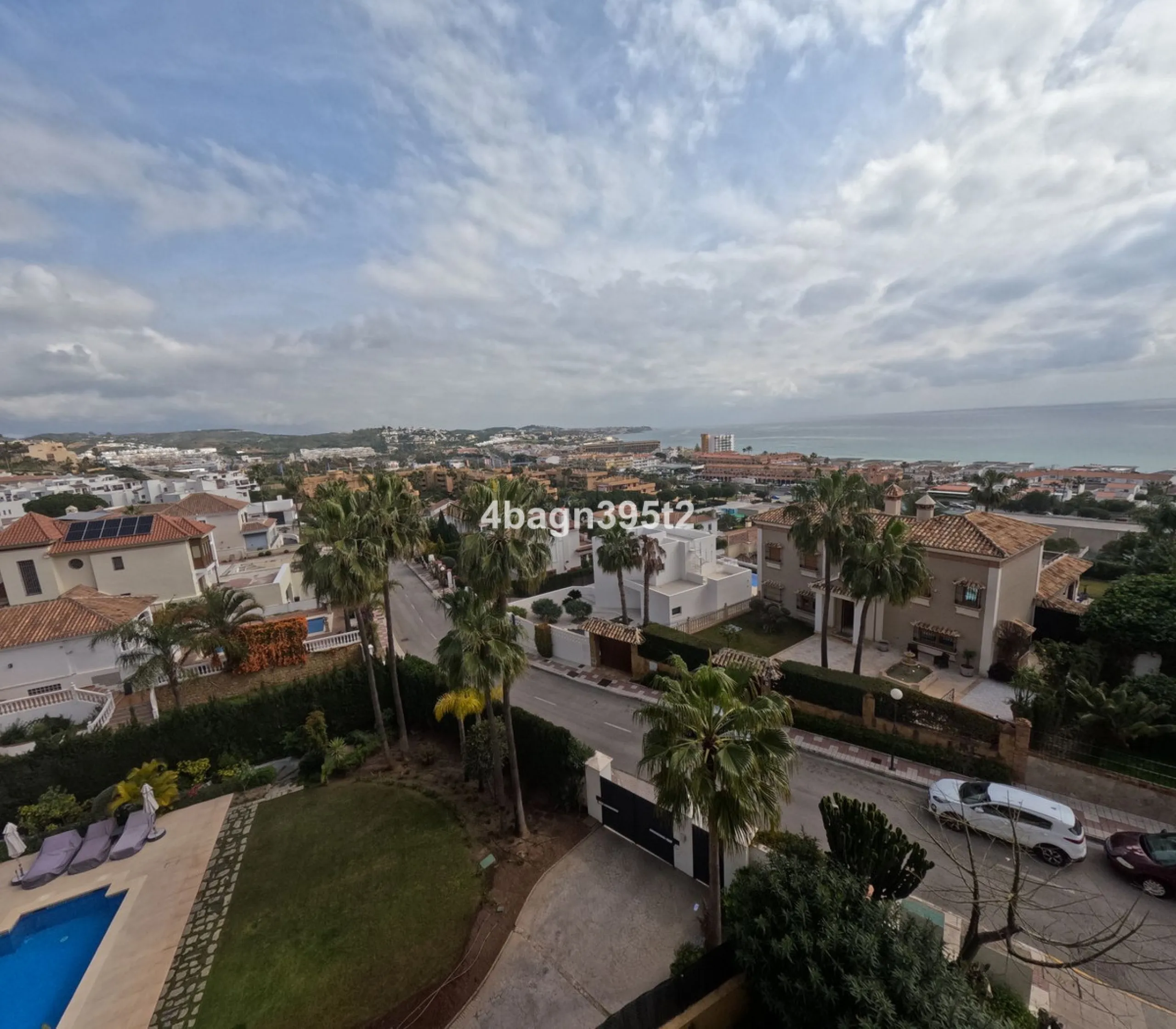 Located in the highly sought-after Phase 1 of Jardin Botánico in La Cala de Mijas, this beautifully refurbished 2-bedroom apartment offers contemporary living in a prime coastal setting.