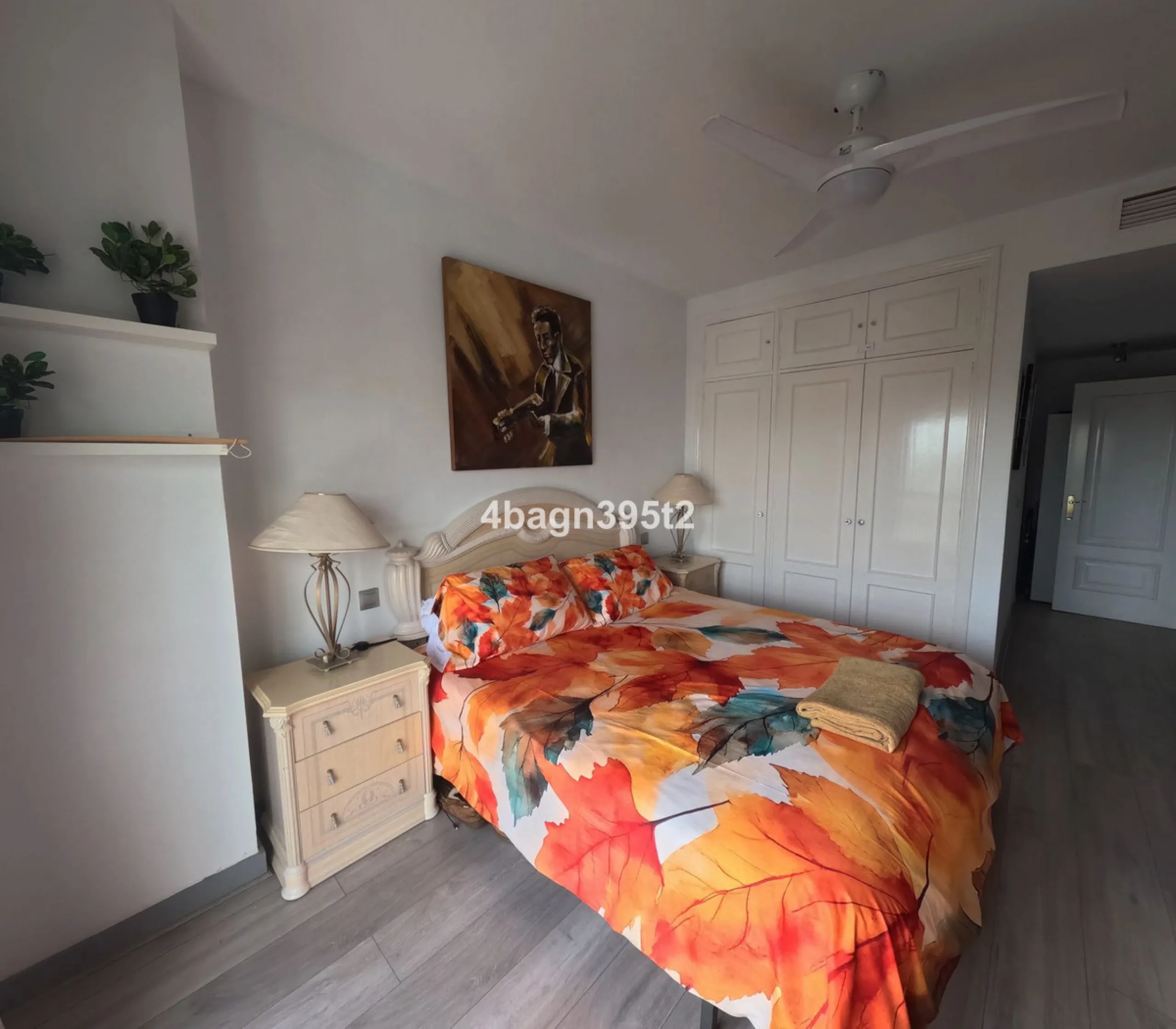 Located in the highly sought-after Phase 1 of Jardin Botánico in La Cala de Mijas, this beautifully refurbished 2-bedroom apartment offers contemporary living in a prime coastal setting.