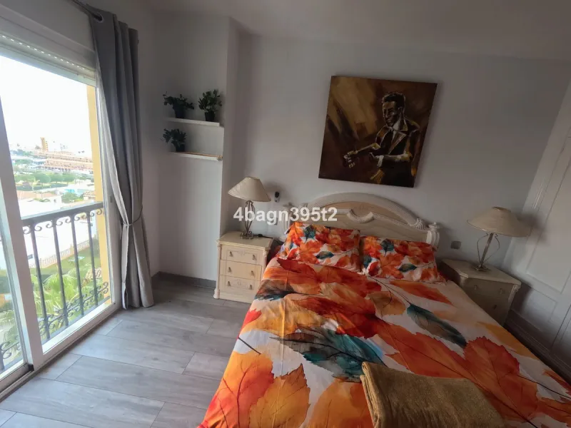 Located in the highly sought-after Phase 1 of Jardin Botánico in La Cala de Mijas, this beautifully refurbished 2-bedroom apartment offers contemporary living in a prime coastal setting.