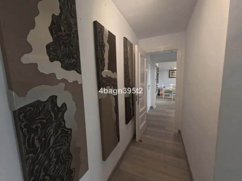 Located in the highly sought-after Phase 1 of Jardin Botánico in La Cala de Mijas, this beautifully refurbished 2-bedroom apartment offers contemporary living in a prime coastal setting.