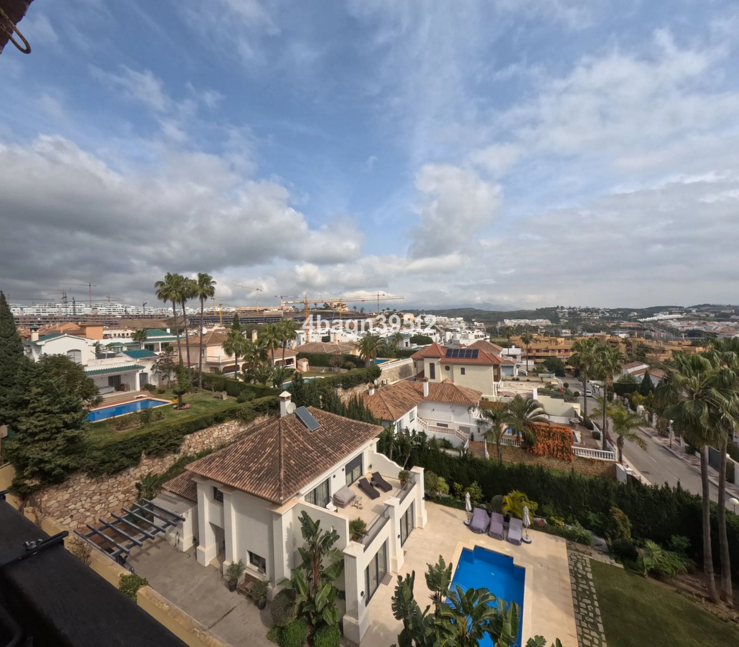 Located in the highly sought-after Phase 1 of Jardin Botánico in La Cala de Mijas, this beautifully refurbished 2-bedroom apartment offers contemporary living in a prime coastal setting.