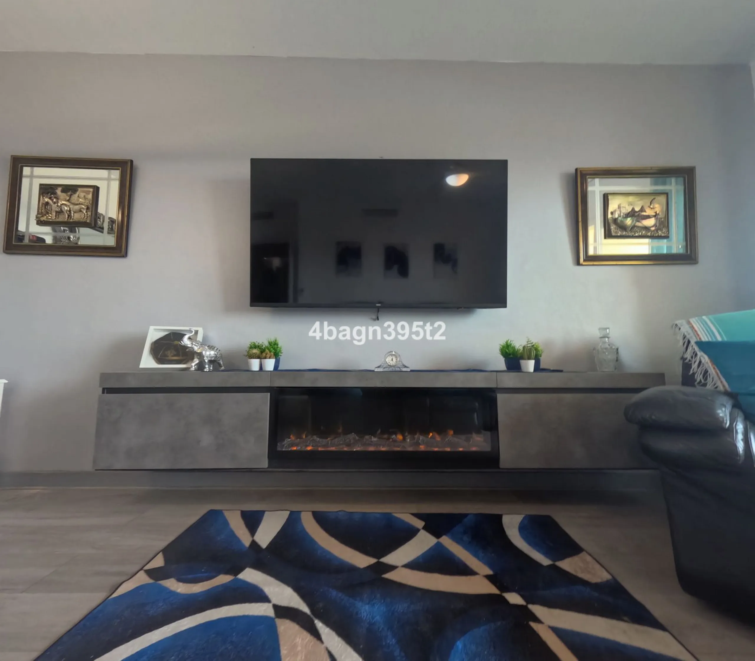 Located in the highly sought-after Phase 1 of Jardin Botánico in La Cala de Mijas, this beautifully refurbished 2-bedroom apartment offers contemporary living in a prime coastal setting.