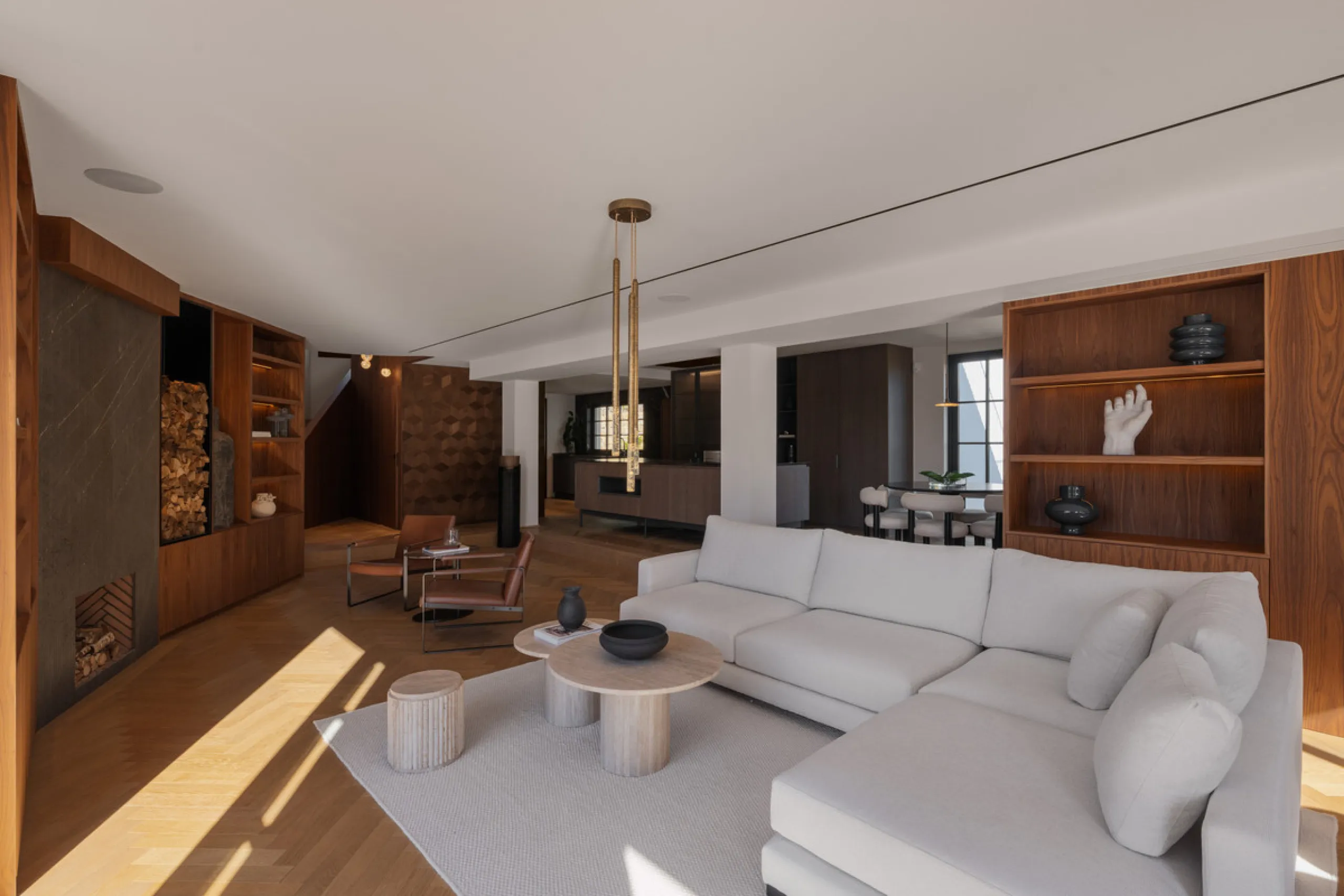 A four-bedroom villa in Nueva Andalucía with open golf and sea views, arranged over multiple levels with a garden-level pool, integrated outdoor kitchen, generous terraces and a private garage.