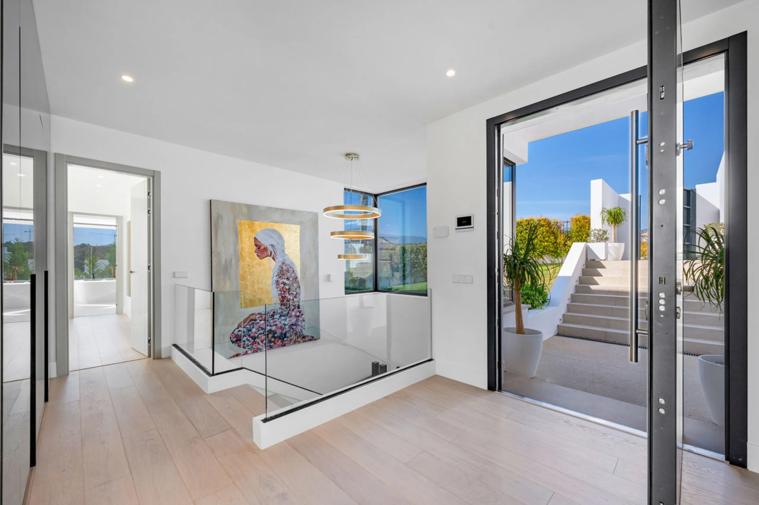 Perfectly set within the exclusive La Resina Golf community, this is a modern four-level residence crafted by renowned architect Francisco Martínez Galván. With 674 m² of refined living and 249 m² of terraces, it delivers bold design, effortless luxury, a