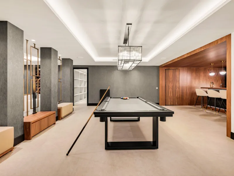 Perfectly set within the exclusive La Resina Golf community, this is a modern four-level residence crafted by renowned architect Francisco Martínez Galván. With 674 m² of refined living and 249 m² of terraces, it delivers bold design, effortless luxury, a