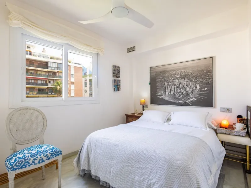 This bright two-bedroom, one-bathroom apartment is located in one of the best areas of Marbella, just 100 meters from the beach and very close to two of the most iconic landmarks: the prestigious Gran Hotel Don Pepe and the renowned Cappuccino Café. A pri