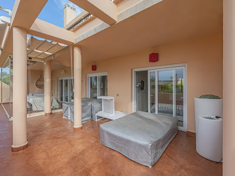 LARGE PROPERTY IN NUEVA ANDALUCIA NEXT TO THE GOLF COURSES
