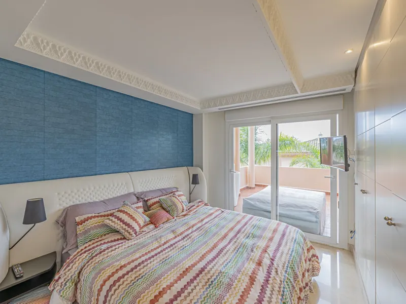 LARGE PROPERTY IN NUEVA ANDALUCIA NEXT TO THE GOLF COURSES
