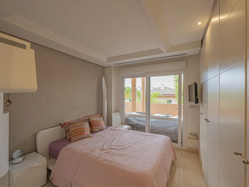 LARGE PROPERTY IN NUEVA ANDALUCIA NEXT TO THE GOLF COURSES