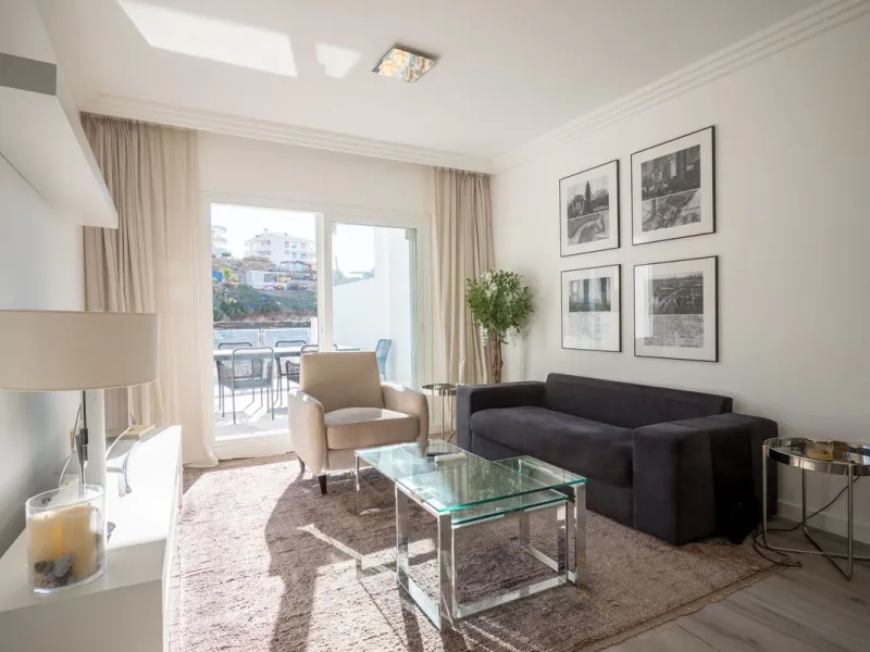 A charming residential apartment located within the Green Valley – Phase III development in the prestigious area of Benahavís, just a short distance from Marbella. This area is well known for its peaceful surroundings, natural beauty, and proximity to gol