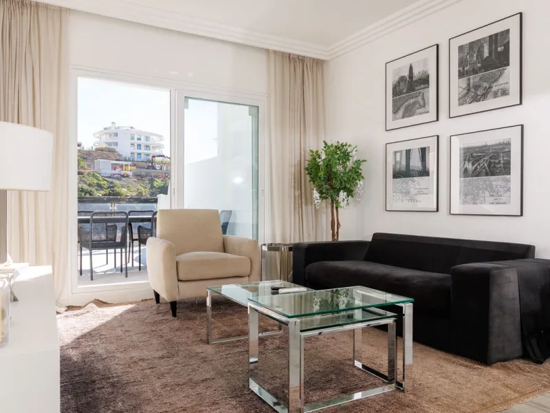 A charming residential apartment located within the Green Valley – Phase III development in the prestigious area of Benahavís, just a short distance from Marbella. This area is well known for its peaceful surroundings, natural beauty, and proximity to gol