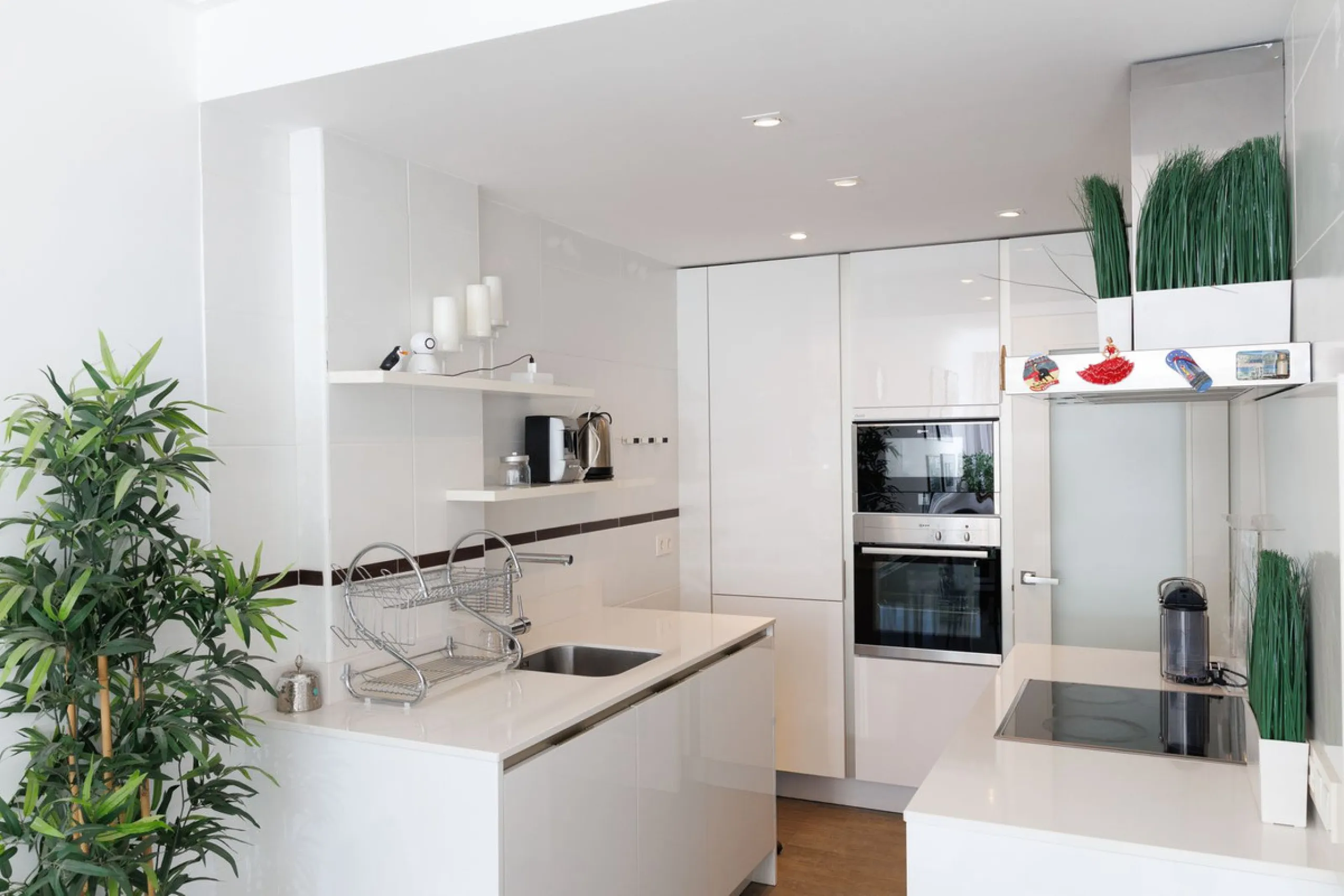 A charming residential apartment located within the Green Valley – Phase III development in the prestigious area of Benahavís, just a short distance from Marbella. This area is well known for its peaceful surroundings, natural beauty, and proximity to gol