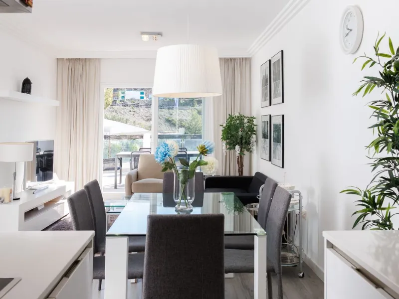 A charming residential apartment located within the Green Valley – Phase III development in the prestigious area of Benahavís, just a short distance from Marbella. This area is well known for its peaceful surroundings, natural beauty, and proximity to gol