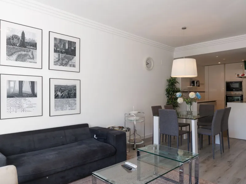 A charming residential apartment located within the Green Valley – Phase III development in the prestigious area of Benahavís, just a short distance from Marbella. This area is well known for its peaceful surroundings, natural beauty, and proximity to gol