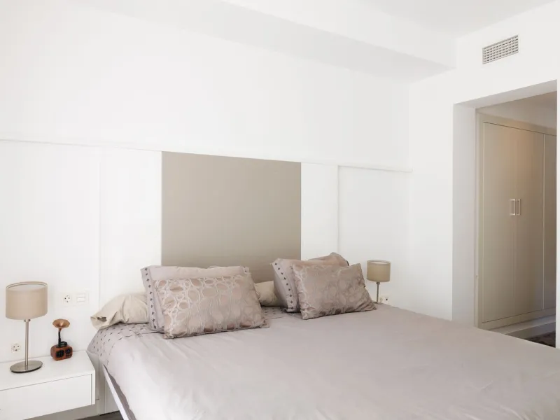 A charming residential apartment located within the Green Valley – Phase III development in the prestigious area of Benahavís, just a short distance from Marbella. This area is well known for its peaceful surroundings, natural beauty, and proximity to gol