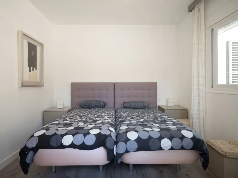 A charming residential apartment located within the Green Valley – Phase III development in the prestigious area of Benahavís, just a short distance from Marbella. This area is well known for its peaceful surroundings, natural beauty, and proximity to gol