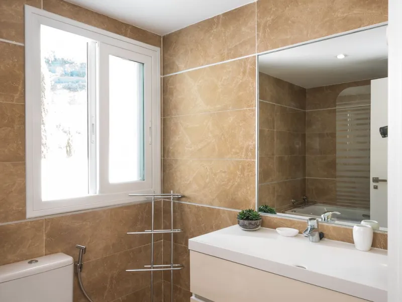 A charming residential apartment located within the Green Valley – Phase III development in the prestigious area of Benahavís, just a short distance from Marbella. This area is well known for its peaceful surroundings, natural beauty, and proximity to gol