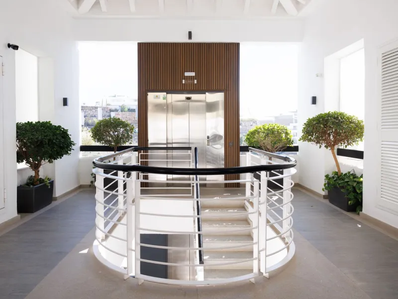 A charming residential apartment located within the Green Valley – Phase III development in the prestigious area of Benahavís, just a short distance from Marbella. This area is well known for its peaceful surroundings, natural beauty, and proximity to gol