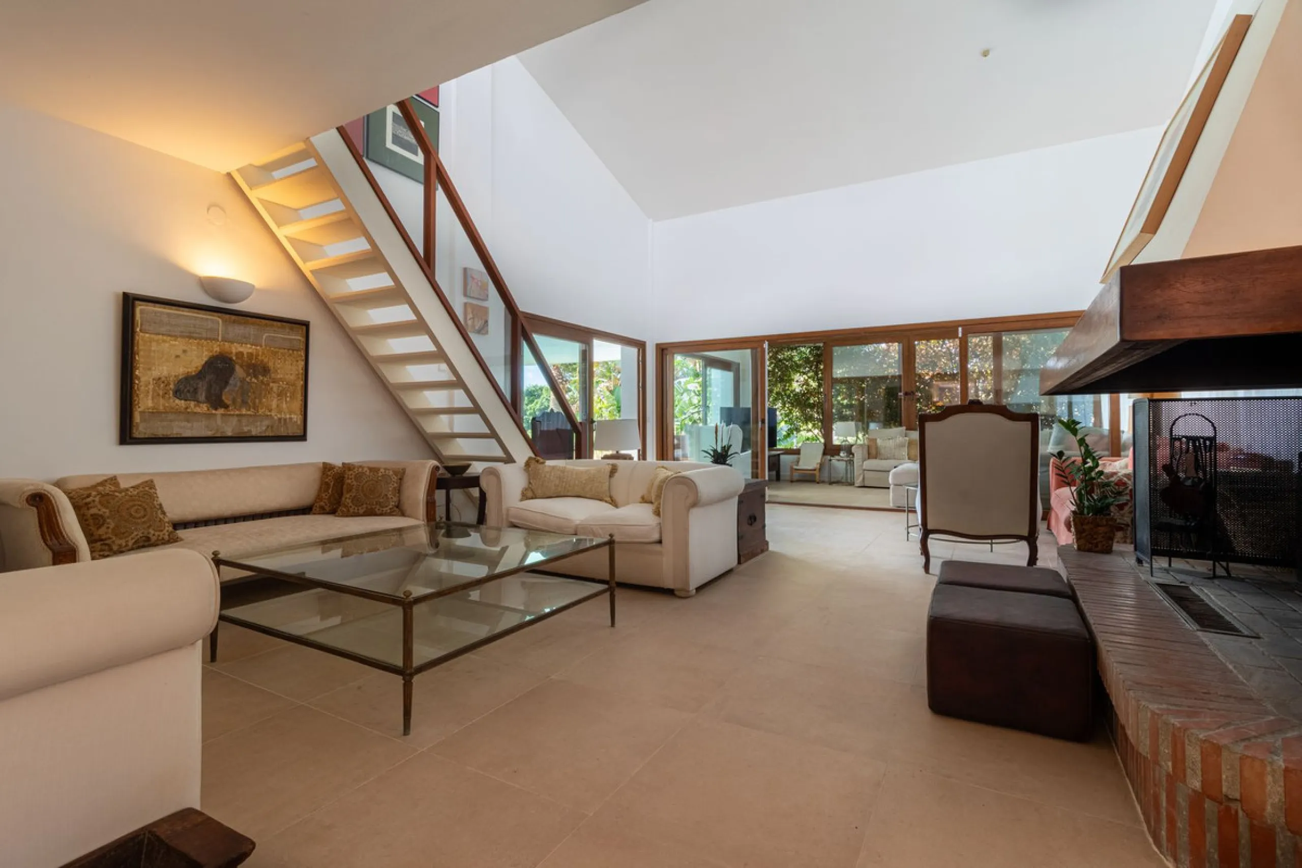 **Panoramic 6-Bedroom Villa with Protected Green Border & 2,100 m² Plot – El Higuerón / El Majadal**