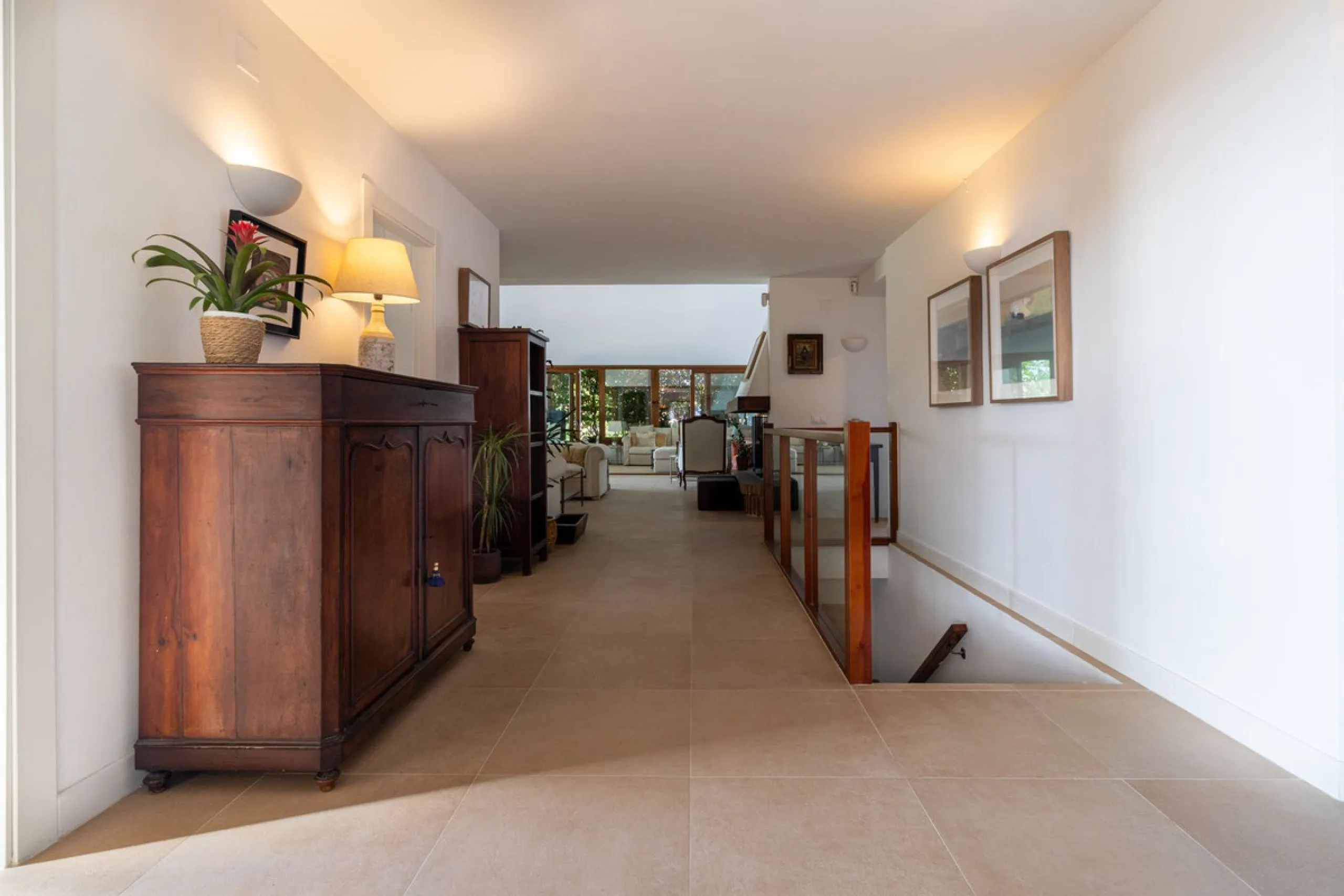 **Panoramic 6-Bedroom Villa with Protected Green Border & 2,100 m² Plot – El Higuerón / El Majadal**