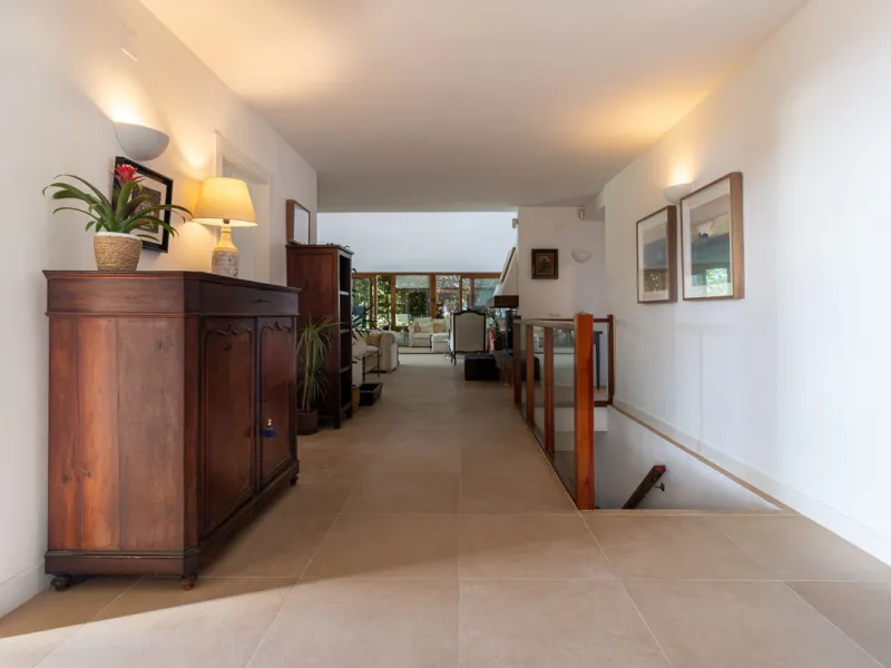 **Panoramic 6-Bedroom Villa with Protected Green Border & 2,100 m² Plot – El Higuerón / El Majadal**