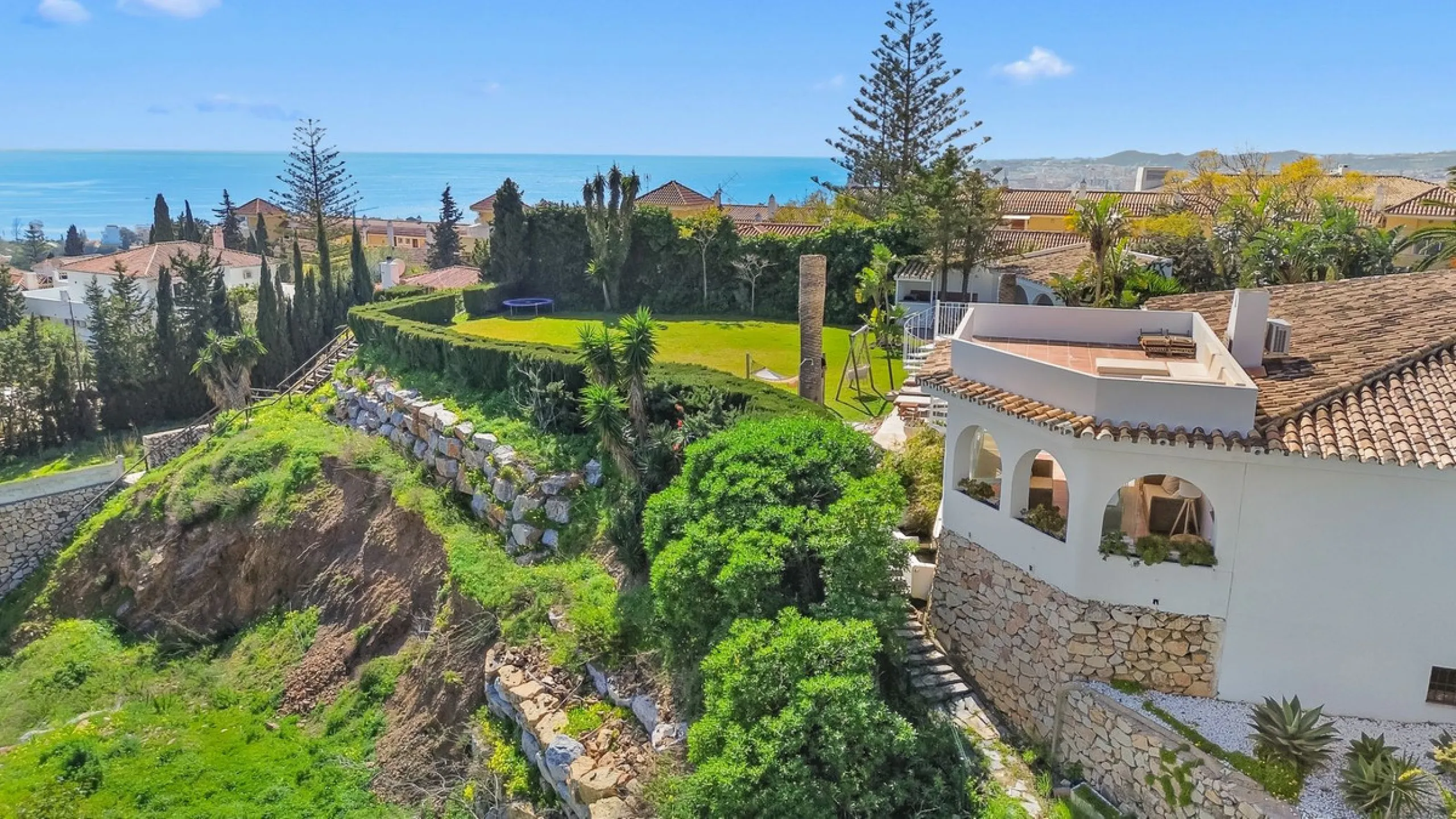 **Panoramic 6-Bedroom Villa with Protected Green Border & 2,100 m² Plot – El Higuerón / El Majadal**
