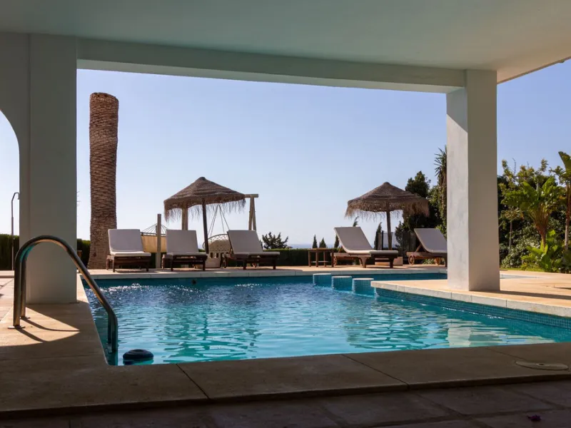 **Panoramic 6-Bedroom Villa with Protected Green Border & 2,100 m² Plot – El Higuerón / El Majadal**