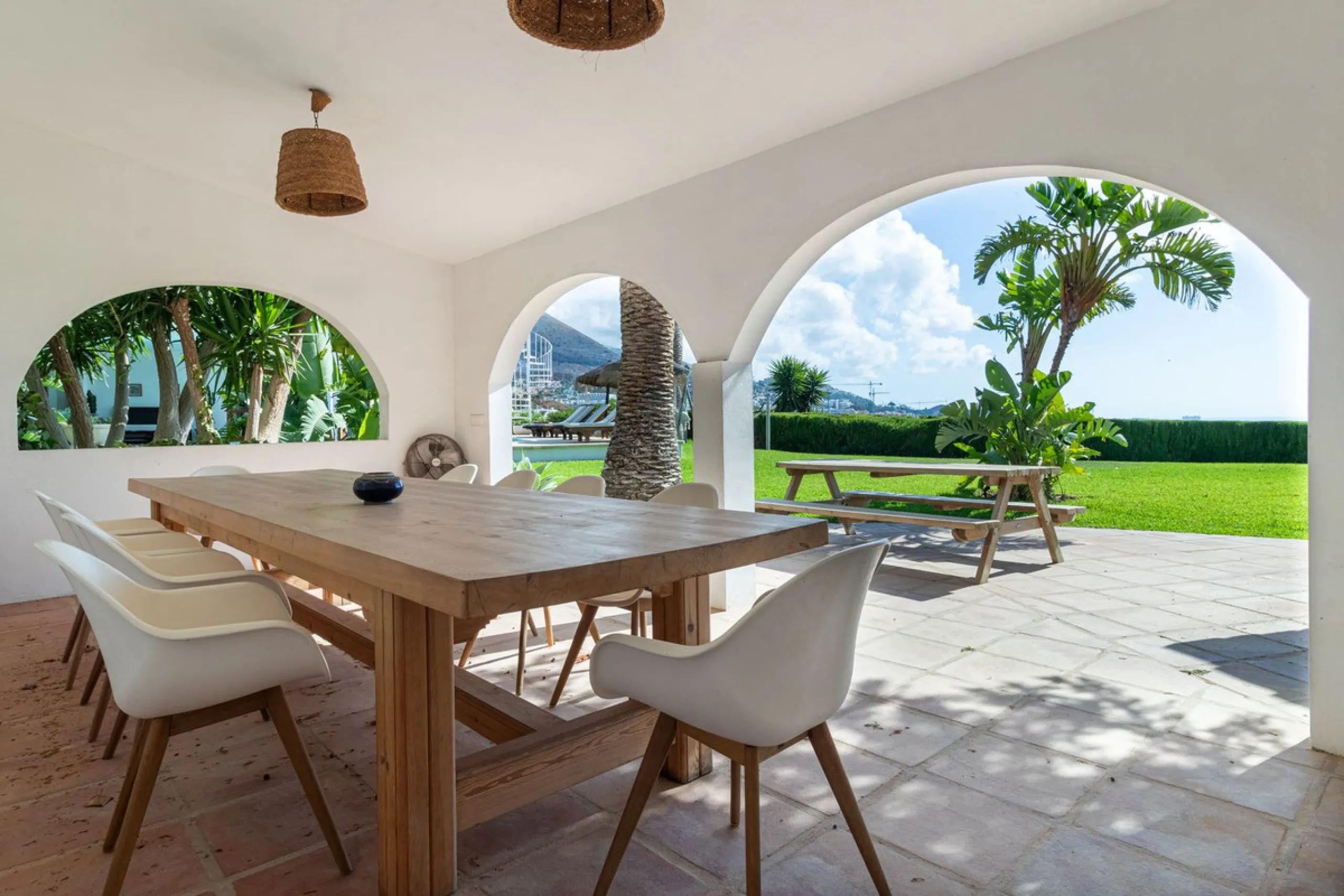**Panoramic 6-Bedroom Villa with Protected Green Border & 2,100 m² Plot – El Higuerón / El Majadal**