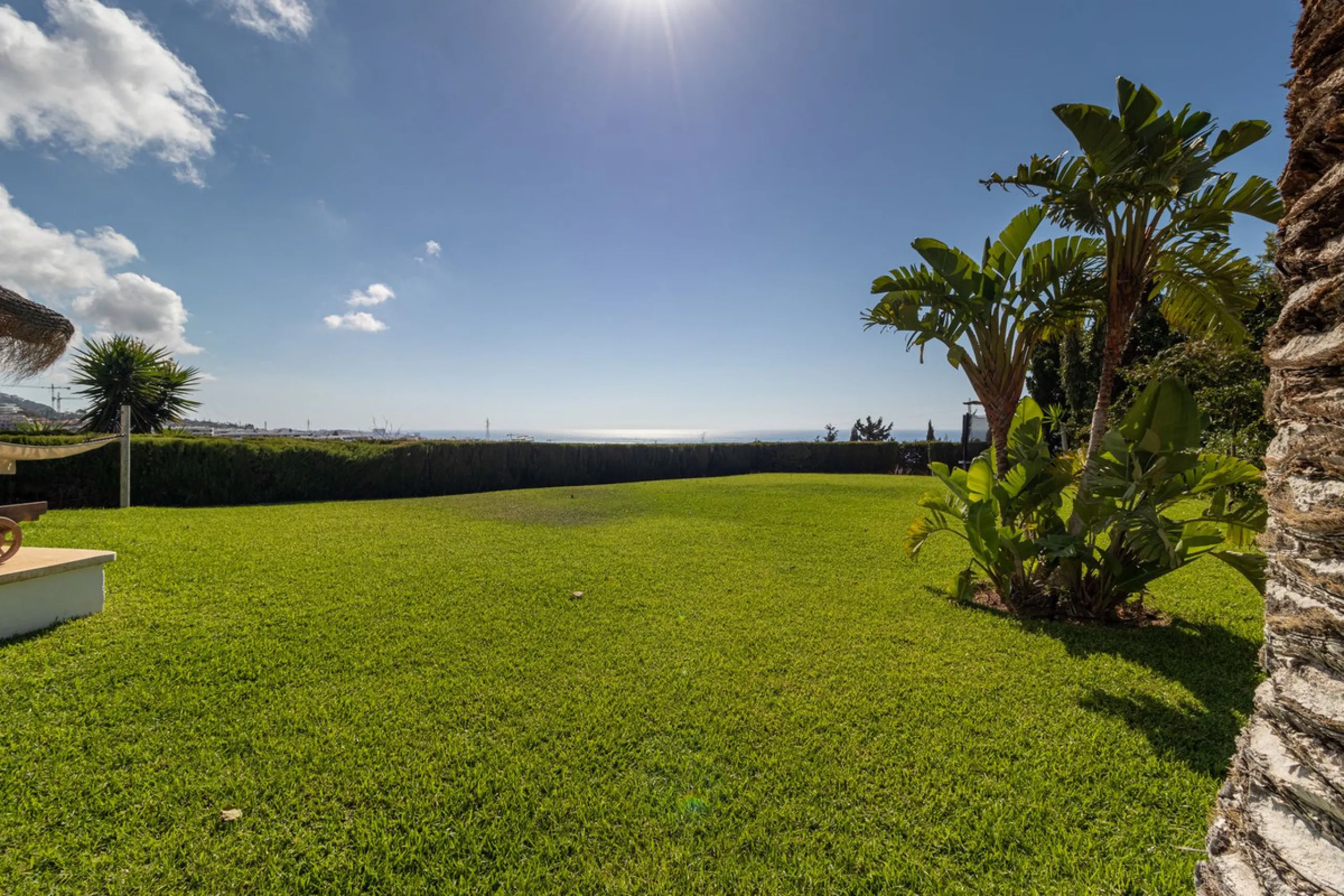 **Panoramic 6-Bedroom Villa with Protected Green Border & 2,100 m² Plot – El Higuerón / El Majadal**