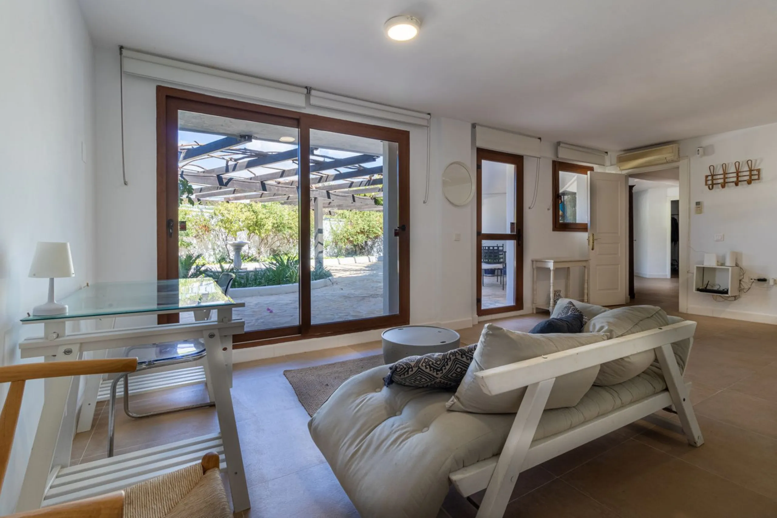 **Panoramic 6-Bedroom Villa with Protected Green Border & 2,100 m² Plot – El Higuerón / El Majadal**