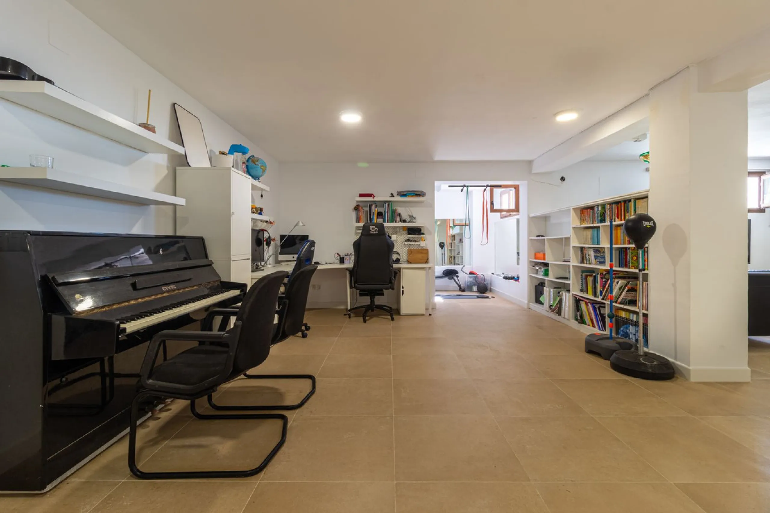 **Panoramic 6-Bedroom Villa with Protected Green Border & 2,100 m² Plot – El Higuerón / El Majadal**