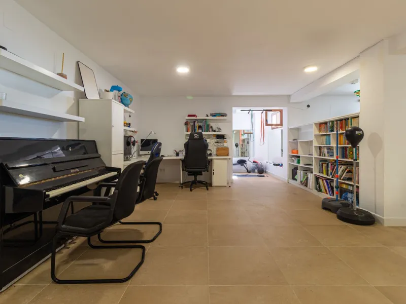**Panoramic 6-Bedroom Villa with Protected Green Border & 2,100 m² Plot – El Higuerón / El Majadal**