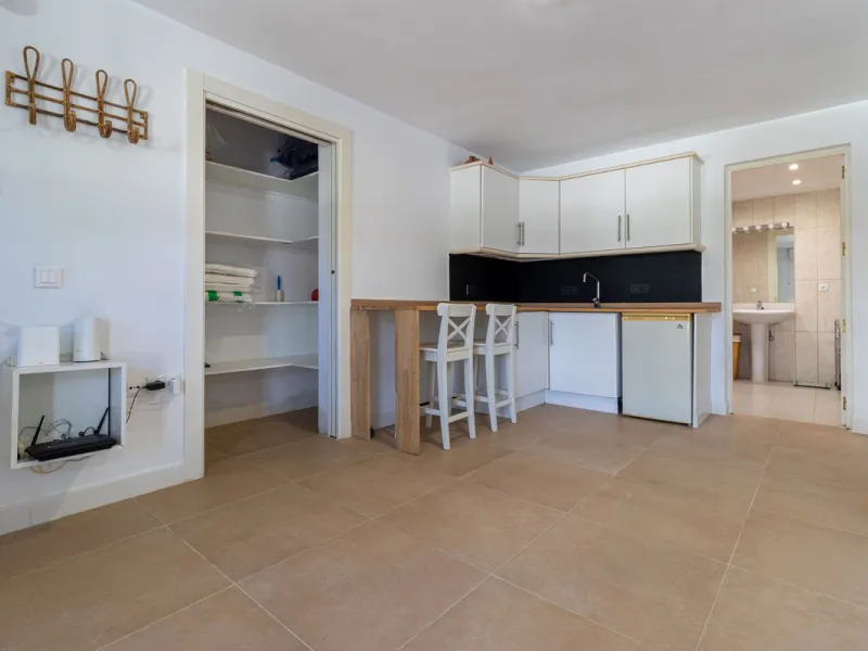 **Panoramic 6-Bedroom Villa with Protected Green Border & 2,100 m² Plot – El Higuerón / El Majadal**