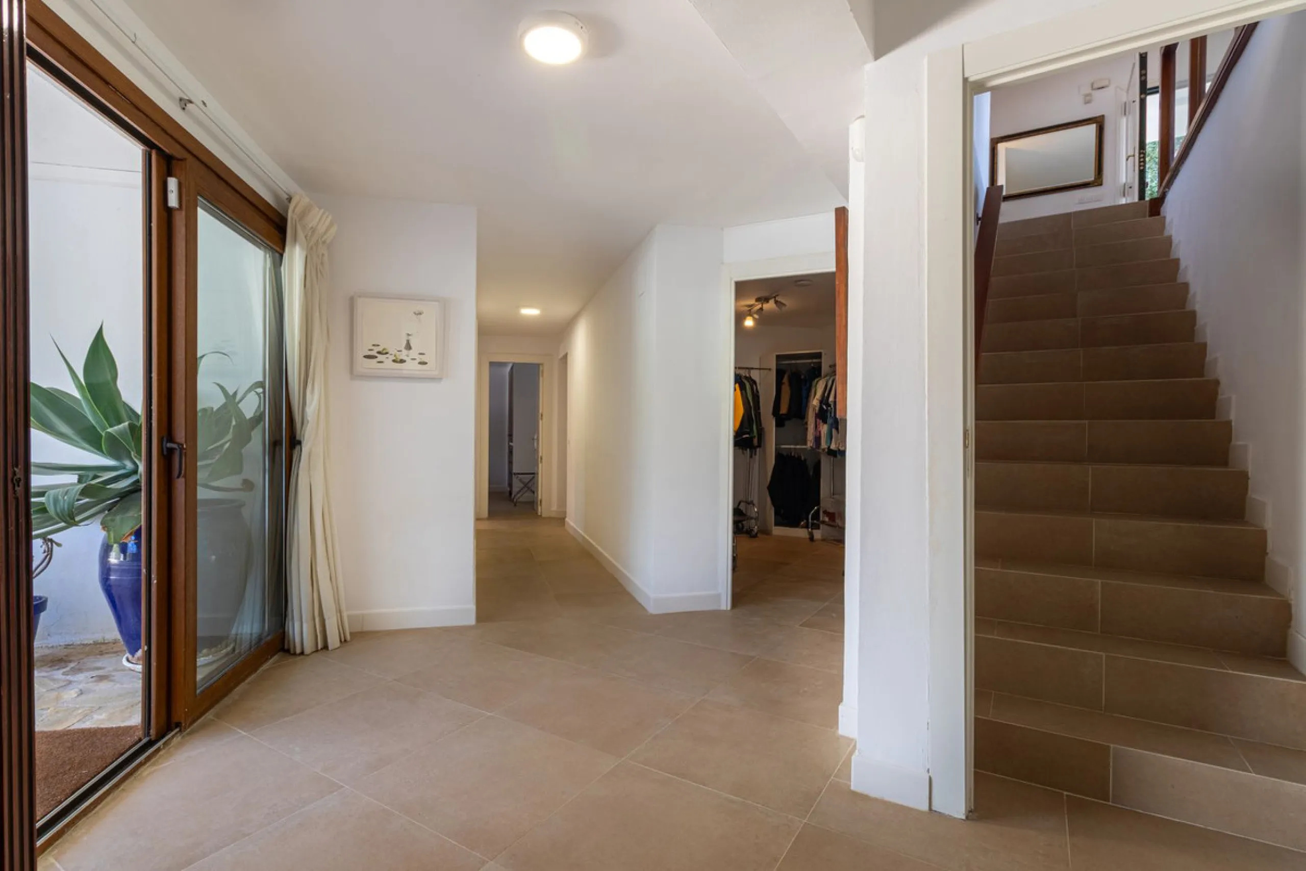 **Panoramic 6-Bedroom Villa with Protected Green Border & 2,100 m² Plot – El Higuerón / El Majadal**