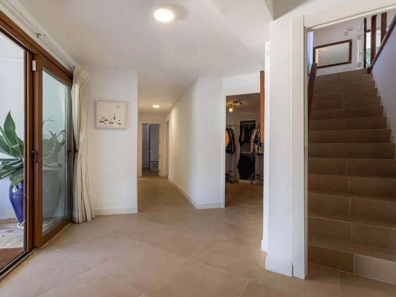 **Panoramic 6-Bedroom Villa with Protected Green Border & 2,100 m² Plot – El Higuerón / El Majadal**