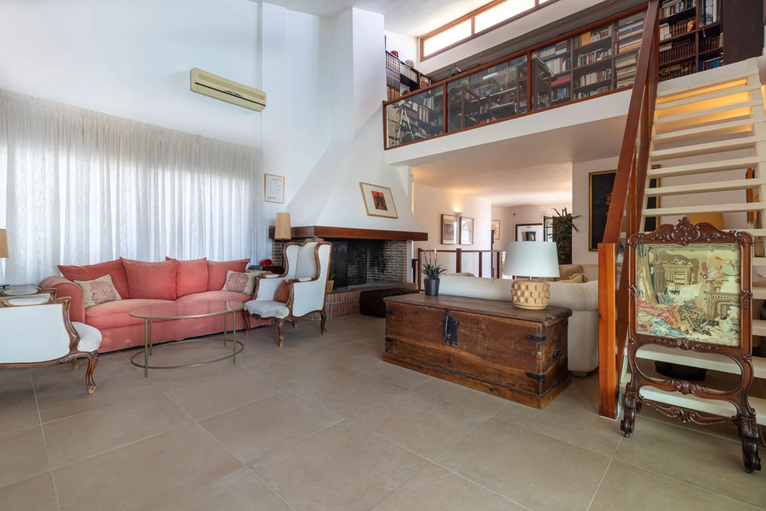 **Panoramic 6-Bedroom Villa with Protected Green Border & 2,100 m² Plot – El Higuerón / El Majadal**
