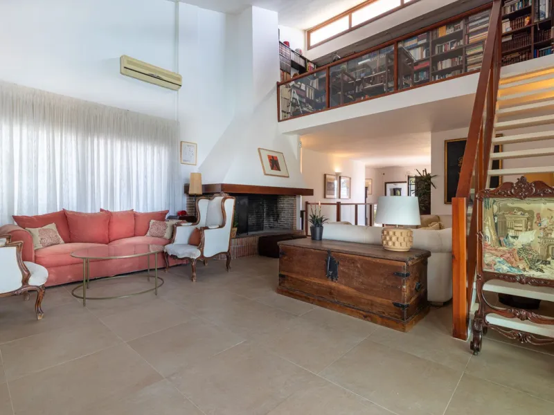 **Panoramic 6-Bedroom Villa with Protected Green Border & 2,100 m² Plot – El Higuerón / El Majadal**