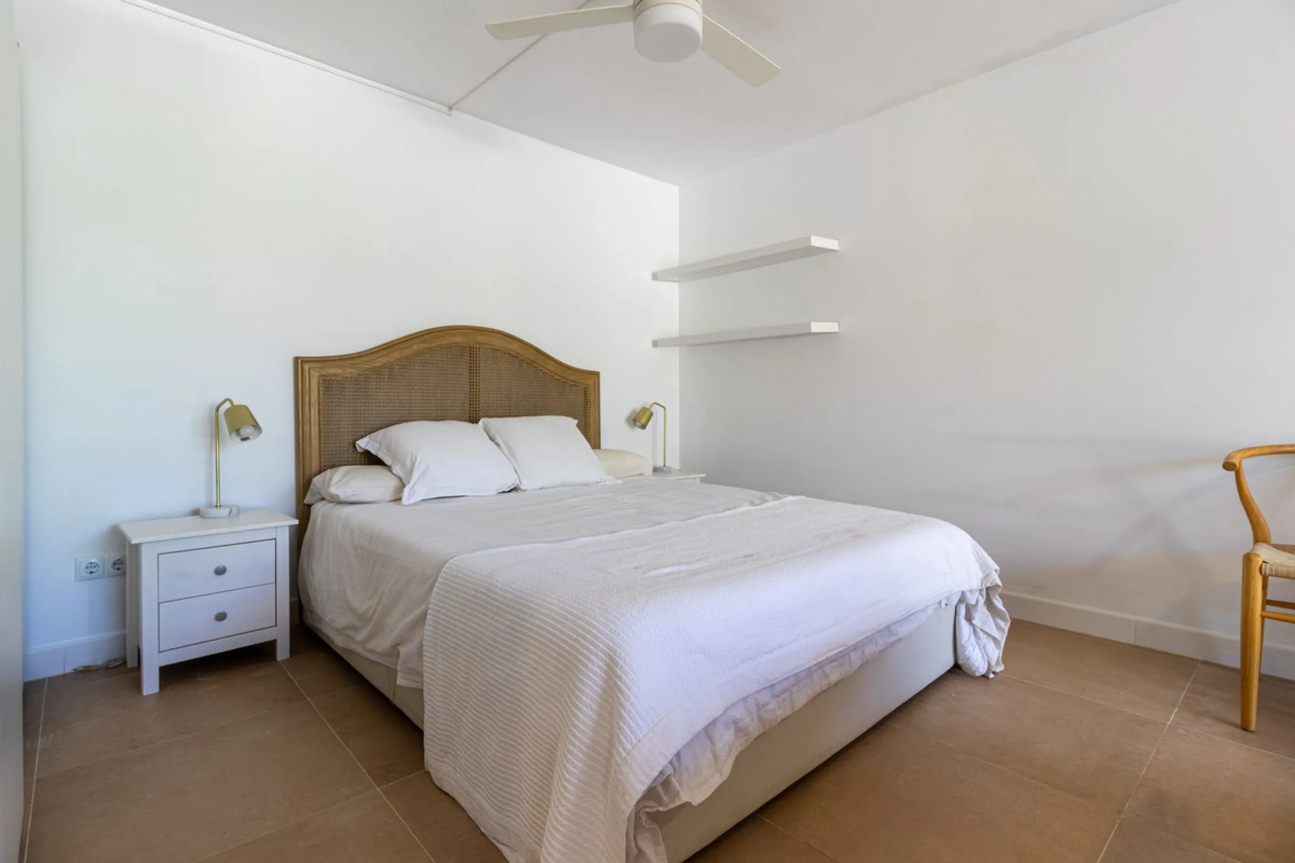 **Panoramic 6-Bedroom Villa with Protected Green Border & 2,100 m² Plot – El Higuerón / El Majadal**