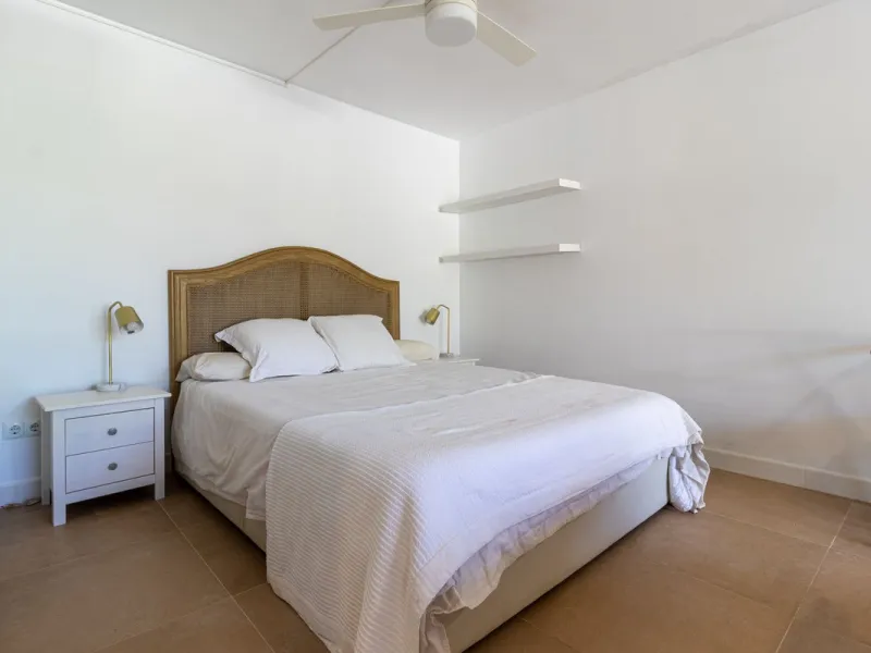 **Panoramic 6-Bedroom Villa with Protected Green Border & 2,100 m² Plot – El Higuerón / El Majadal**