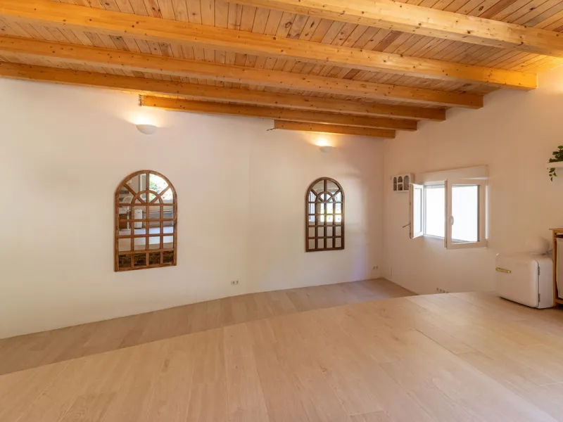 **Panoramic 6-Bedroom Villa with Protected Green Border & 2,100 m² Plot – El Higuerón / El Majadal**